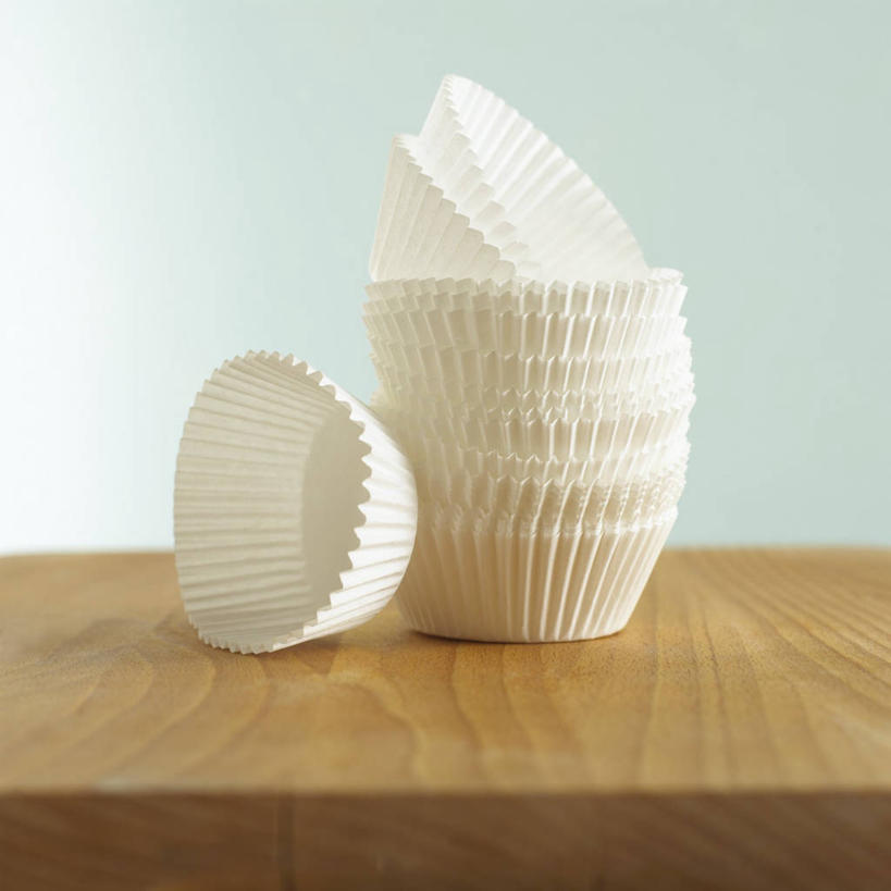 无人,方图,俯视,室内,特写,白天,桌面,桌子,静物,一排,许多,阴影,灰色背景,整齐,反射,木制,影子,排列,木制品,摄影,影棚,纸托,堆,队列,蛋糕托,蛋糕托纸,蛋糕纸托,彩图,高角度拍摄,影棚拍摄,拍摄