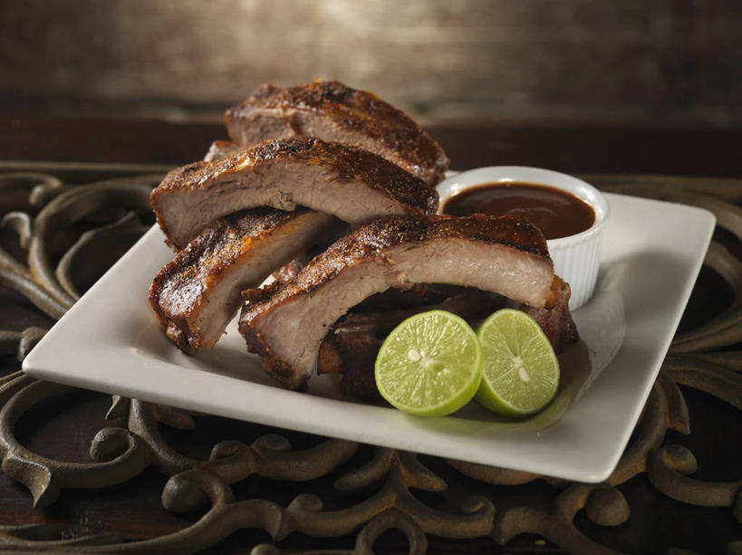 无人,横图,俯视,室内,特写,白天,烹饪,西餐,餐桌,桌子,餐具,水果,阴影,朦胧,模糊,新鲜,反射,碟子,盘,影子,肉,生食,料理,食品,果实,猪肉,菜肴,美食,肉类,食物,一个,白色,盘子,碟,西式,摄影,佳肴,有机食品,绿色食品,影棚,单个,餐台,肉食,豚肉,酸橙,代代,橙子,橙,彩图,高角度拍摄,影棚拍摄,拍摄