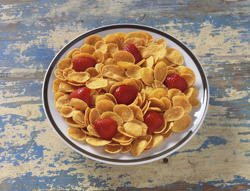 点心,无人,横图,俯视,室内,特写,白天,早餐,桌面,桌子,草莓,浆果,水果,一堆,阴影,堆叠,堆积,新鲜,反射,木制,影子,陶瓷,玉米片,谷物,生食,食品,果实,陶瓷制品,美食,饮食,食物,一个,红色,木制品,容器,碗,快餐,零食,保健,有机食品,绿色食品,单个,储藏,堆,麦片,储存,垃圾食品,洋莓,水果皇后,红莓,地莓,彩图,高角度拍摄,贮存