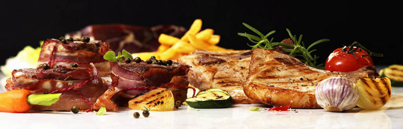 无人,横图,俯视,室内,特写,白天,烹饪,西餐,餐桌,桌面,桌子,萝卜,胡萝卜,蔬菜,土豆,西红柿,洋葱,阴影,黑色背景,朦胧,模糊,新鲜,反射,木制,影子,肉,料理,食品,薯条,菜肴,美食,肉类,食物,木制品,快餐,西式,摄影,佳肴,有机食品,绿色食品,影棚,餐台,迷迭香,玉葱,肉食,西式快餐,垃圾食品,馍馍蛋,海洋之露,圆葱,洋芋,洋葱头,山药蛋,球葱,马铃薯,红萝卜,甘荀,番茄,葱头,彩图,高角度拍摄,影棚拍摄,拍摄