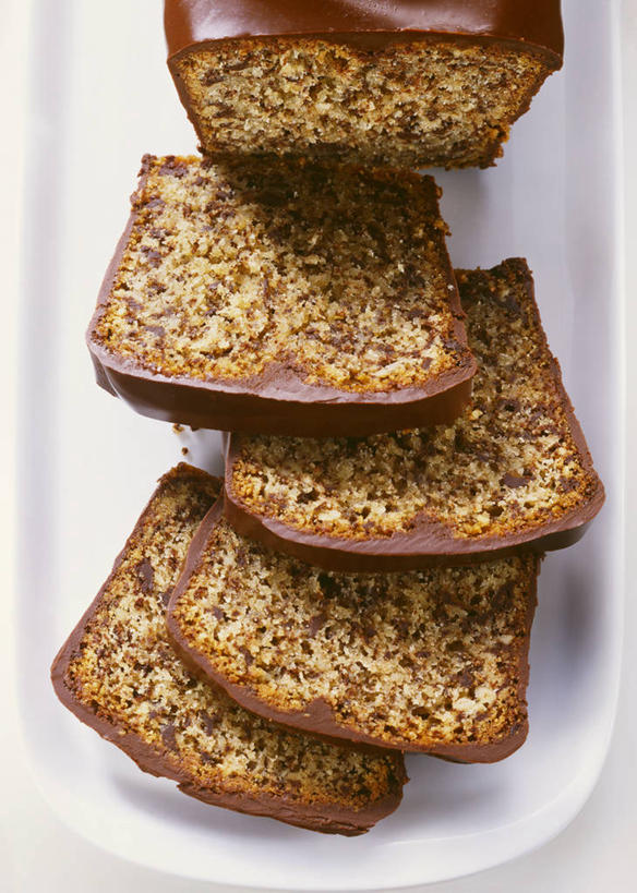 点心,无人,竖图,俯视,室内,特写,白天,白色背景,下午茶,餐桌,桌子,餐具,一排,切开,阴影,整齐,反射,碟子,盘,影子,食品,糖,糖果,甜点,甜品,食物,糕点,排列,一个,盘子,碟,甜食,巧克力,切,摄影,影棚,单个,餐台,朱古力,黑巧克力,队列,剖面,切面,彩图,高角度拍摄,影棚拍摄,拍摄,蛋糕