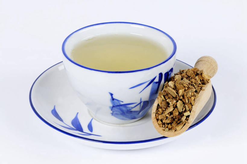 无人,横图,俯视,室内,特写,白天,白色背景,绘画,幸福,茶,杯子,餐具,阴影,反射,彩绘,瓷器,碟子,盘,影子,陶瓷,茶叶,陶瓷制品,饮品,娱乐,畚箕,盘子,水杯,碟,花茶,享受,休闲,温馨,放松,乐趣,保健,养生,摄影,影棚,簸箕,花草茶,陶艺,舒适,香花茶,香片,熏花茶,彩釉,茶杯,画画,彩图,高角度拍摄,影棚拍摄,拍摄