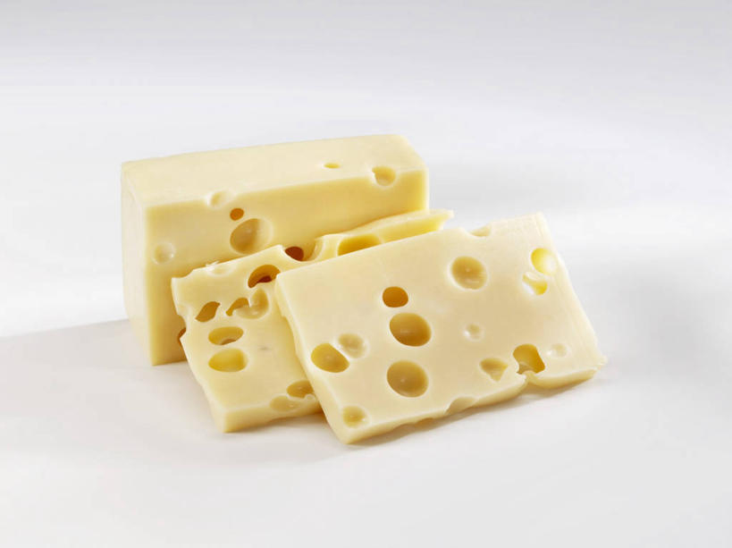 奶酪,无人,横图,俯视,室内,特写,白天,白色背景,三块,一堆,切开,阴影,堆叠,堆积,朦胧,模糊,反射,纹路,纹理,影子,干酪,起司,芝士,营养,黄色,切,乳酪,摄影,影棚,堆,乳制品,发酵,剖面,切面,肌理,彩图,高角度拍摄,影棚拍摄,拍摄