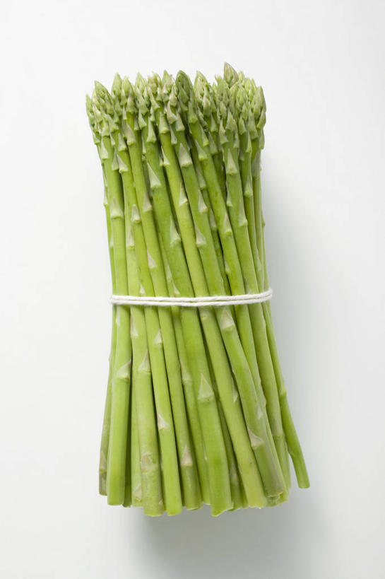 无人,竖图,俯视,室内,特写,白天,白色背景,桌面,桌子,芦笋,蔬菜,许多,阴影,新鲜,反射,木制,影子,绿芦笋,食品,很多,食物,木制品,绳子,摄影,有机食品,绿色食品,影棚,绳索,猪尾巴,药鸡豆子,石刁柏,蚂蚁杆,龙须菜,狼尾巴根,彩图,高角度拍摄,影棚拍摄,拍摄