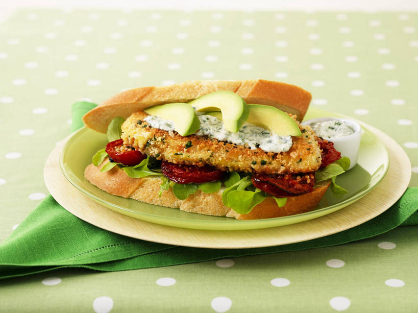 点心,面包,无人,横图,俯视,室内,特写,白天,烹饪,西餐,植物,桌面,桌子,豆,花生,蔬菜,西红柿,餐具,水果,叶子,阴影,新鲜,反射,木制,布料,碟子,盘,影子,豆类,豆子,鸡肉,肉,生食,三明治,料理,食品,坚果,面点,果实,绿叶,布纹,蔬果,菜肴,美食,肉类,桌布,食物,糕点,一个,盘子,餐巾,木制品,碟,台布,快餐,酪梨,嫩叶,鳄梨,西式,长生果,佳肴,有机食品,绿色食品,单个,油梨,花生仁,肉食,西式快餐,豆科,白面包,三文治,樟梨,落花生,落生,叶,叶片,花生米,牛油果,花生豆,番茄,彩图,高角度拍摄