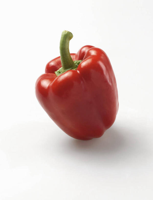 无人,竖图,俯视,室内,特写,白天,白色背景,桌面,桌子,辣椒,蔬菜,阴影,新鲜,反射,木制,影子,食品,食物,一个,红色,木制品,摄影,有机食品,绿色食品,影棚,单个,彩椒,辣角,红海椒,大椒,辣虎,广椒,甜椒,柿子椒,辣子,海椒,番椒,灯笼椒,彩图,高角度拍摄,影棚拍摄,拍摄