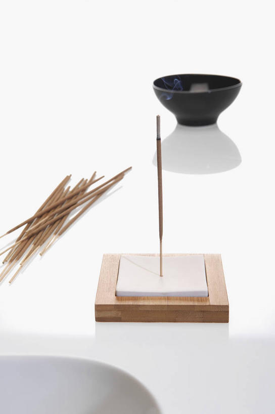 无人,竖图,俯视,室内,特写,白天,白色背景,桌面,桌子,蜡烛,阴影,反射,木制,影子,陶瓷,陶瓷制品,一个,木制品,容器,香薰,碗,放松,芳香疗法,摄影,影棚,单个,储藏,储存,舒心,舒缓,养颜,减压,烛炬,香薰疗法,彩图,高角度拍摄,影棚拍摄,拍摄,香薰蜡烛,贮存