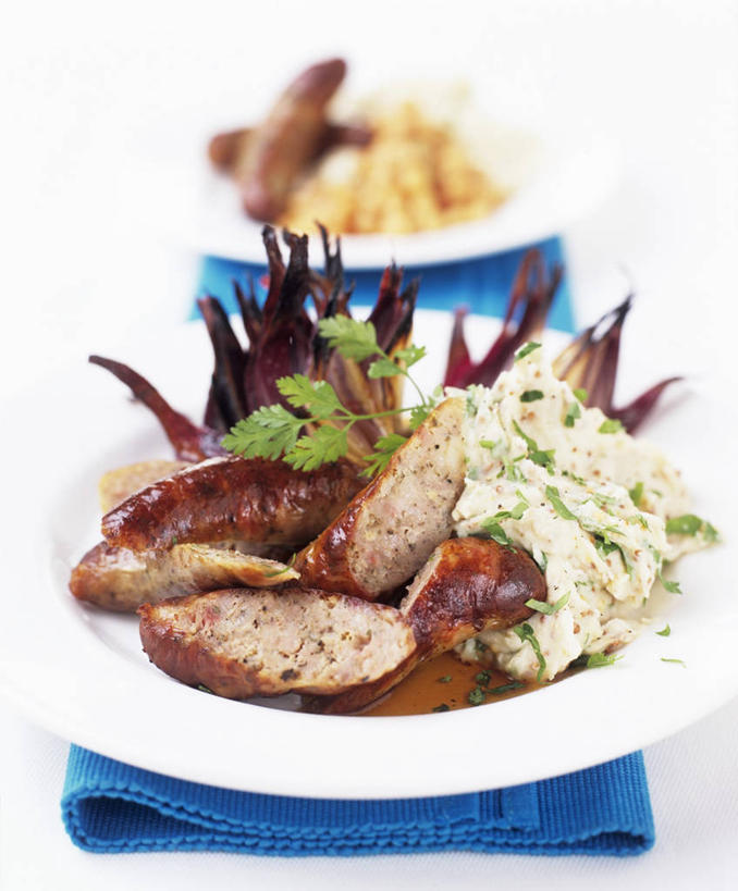 芥末,无人,竖图,俯视,室内,特写,白天,白色背景,烹饪,西餐,桌面,桌子,蔬菜,洋葱,餐具,阴影,花纹,朦胧,模糊,新鲜,反射,木制,布,碟子,盘,图案,影子,肉,香肠,料理,食品,腊肠,土豆泥,布纹,猪肉,菜肴,美食,肉类,食物,两个,蓝色,盘子,木制品,碟,西式,摄影,佳肴,有机食品,绿色食品,影棚,布匹,玉葱,肉食,山葵,豚肉,泽山葵,溪山葵,芥子末,山嵛菜,芥辣粉,哇沙比,辣根,马铃薯泥,薯蓉,圆葱,洋葱头,球葱,葱头,彩图,高角度拍摄,影棚拍摄,拍摄