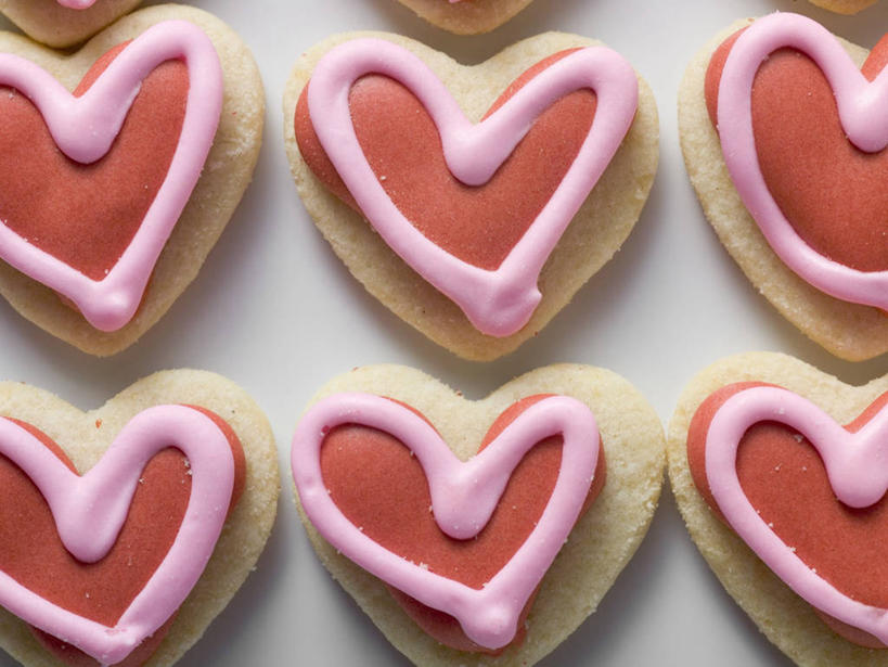 点心,无人,横图,俯视,室内,特写,白天,白色背景,爱情,桌面,桌子,一排,许多,阴影,爱心,整齐,并列,并排,反射,木制,影子,食品,曲奇,很多,浪漫,食物,排列,木制品,饼干,零食,温暖,温馨,心形,恩爱,摄影,影棚,和睦,队列,平行,曲奇饼,曲奇饼干,心型,彩图,高角度拍摄,影棚拍摄,拍摄,融洽