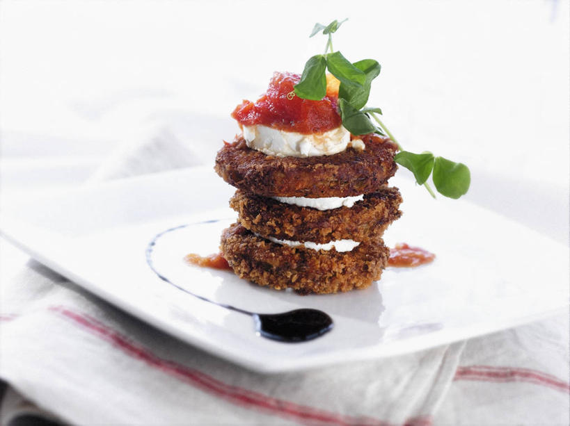 奶酪,无人,横图,俯视,室内,特写,白天,白色背景,植物,桌面,桌子,草莓,柑橘,浆果,蔬菜,西红柿,餐具,水果,叶子,阴影,花纹,新鲜,反射,木制,布,碟子,盘,图案,纹理,影子,调料,酱料,酱汁,茄汁,生食,佐料,干酪,起司,食品,果实,绿叶,调味品,芝士,营养,调味料,布纹,蔬果,番茄酱,酱,食物,一个,绿色,盘子,木制品,碟,果酱,嫩叶,乳酪,草莓酱,摄影,有机食品,绿色食品,影棚,单个,布匹,乳制品,发酵,山羊奶酪,肌理,果子酱,柑桔,叶,叶片,叶脉,洋莓,水果皇后,橘子,桔子,红莓,地莓,番茄,彩图,高角度拍摄,影棚拍摄,拍摄,大红蜜橘,大红袍,红橘,黄橘,宽皮橘