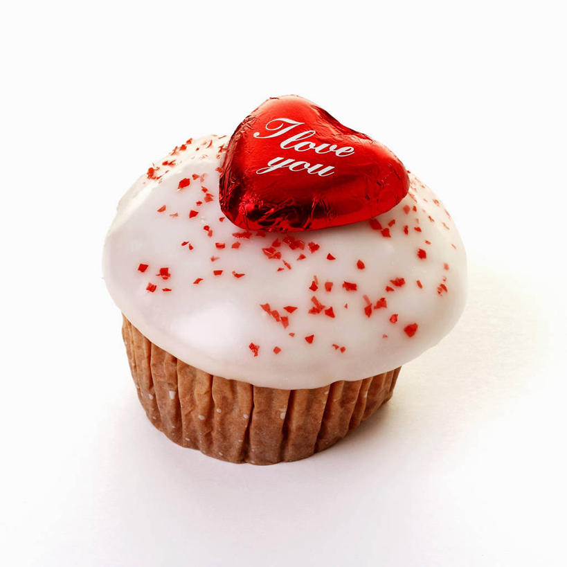 点心,无人,方图,俯视,室内,特写,白天,白色背景,爱情,下午茶,桌面,桌子,情人节,阴影,节日,爱心,庆祝,反射,木制,英文,标志,文字,影子,字符,字母,食品,浪漫,文化,松饼,标识,食物,糕点,一个,红色,木制品,庆典,温暖,温馨,心形,恩爱,摄影,影棚,单个,纪念,纸托,英文字母,和睦,玛芬蛋糕,蛋糕托,蛋糕托纸,蛋糕纸托,心型,彩图,高角度拍摄,影棚拍摄,拍摄,融洽