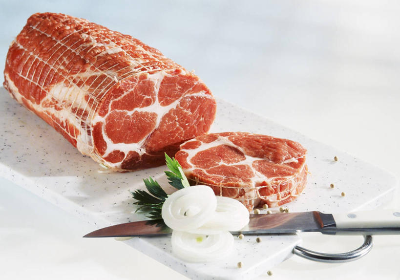 无人,横图,俯视,室内,特写,白天,桌面,桌子,蔬菜,洋葱,叶子,金属制品,阴影,新鲜,反射,纹路,金属,木制,工具,纹理,影子,肉,食品,绿叶,案板,刀具,猪肉,肉类,砧板,食物,木制品,刀,嫩叶,摄影,有机食品,绿色食品,影棚,玉葱,菜刀,横截面,剖面,肉食,豚肉,肌理,切菜刀,截面,截面图形,叶,叶片,圆葱,洋葱头,球葱,葱头,彩图,高角度拍摄,影棚拍摄,拍摄