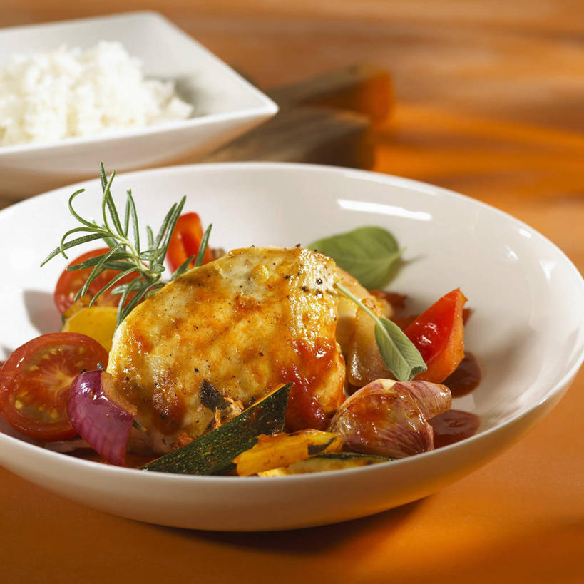 米饭,无人,方图,俯视,室内,特写,白天,烹饪,西餐,桌面,桌子,蔬菜,西红柿,小番茄,餐具,阴影,新鲜,反射,木制,碟子,盘,影子,谷类,谷物,鸡肉,肉,料理,食品,饭,米,大米,菜肴,美食,肉类,食物,两个,盘子,木制品,碟,西式,佳肴,有机食品,绿色食品,迷迭香,五谷,横截面,剖面,肉食,海洋之露,小西红柿,樱桃小番茄,珍珠小番茄,截面,截面图形,樱桃番茄,圣女果,番茄,彩图,高角度拍摄