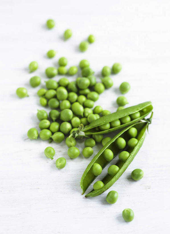 无人,竖图,俯视,室内,特写,白天,白色背景,植物,桌面,桌子,蔬菜,许多,阴影,新鲜,反射,木制,影子,豆类,豆子,豌豆,食品,很多,荷兰豆,食物,绿色,木制品,摄影,有机食品,绿色食品,影棚,雪豆,豆科,寒豆,毕豆,麻累,国豆,小寒豆,麦豌豆,彩图,高角度拍摄,影棚拍摄,拍摄