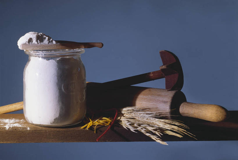 无人,横图,俯视,室内,特写,白天,桌面,桌子,柠檬,水果,玻璃,阴影,蓝色背景,新鲜,反射,木制,粉末,擀面杖,影子,面粉,生食,食品,果实,果皮,案板,粮食,玻璃制品,砧板,食物,一个,玻璃瓶,木制品,瓶子,粉,摄影,有机食品,绿色食品,影棚,单个,农产品,原材料,广口瓶,粉状,益母果,柠果,彩图,高角度拍摄,影棚拍摄,拍摄