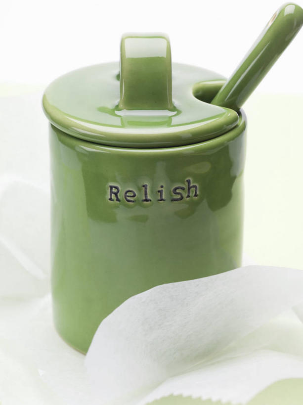 无人,竖图,俯视,室内,特写,白天,白色背景,桌面,桌子,静物,阴影,反射,木制,英文,标志,罐子,文字,影子,字符,陶瓷,字母,陶瓷制品,标识,绿色,木制品,瓶子,摄影,影棚,英文字母,彩图,高角度拍摄,影棚拍摄,拍摄