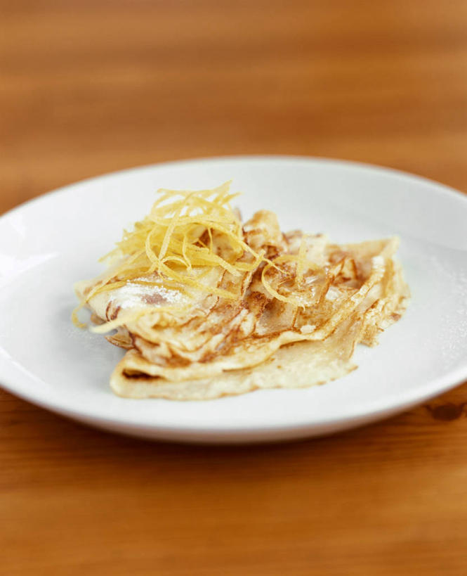 点心,无人,竖图,俯视,室内,特写,白天,桌面,桌子,柠檬,餐具,水果,阴影,新鲜,反射,木制,碟子,盘,影子,生食,食品,果实,文化,小吃,食物,糕点,一个,盘子,木制品,碟,甜食,有机食品,绿色食品,单个,薄饼,法国薄饼,益母果,柠果,彩图,高角度拍摄