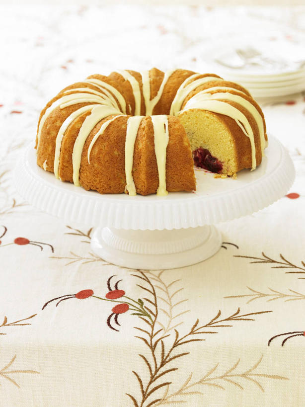 点心,无人,竖图,俯视,室内,特写,白天,下午茶,桌面,桌子,浆果,餐具,水果,阴影,节日,朦胧,模糊,庆祝,新鲜,反射,木制,布料,碟子,盘,影子,生食,食品,果实,布纹,文化,桌布,食物,糕点,一个,盘子,餐巾,木制品,碟,台布,庆典,有机食品,绿色食品,单个,纪念,曼越桔,蔓越橘,小红莓,海绵蛋糕,感恩节,酸莓,彩图,高角度拍摄,蛋糕