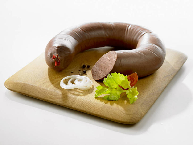 无人,横图,俯视,室内,特写,白天,白色背景,桌面,桌子,芹菜,蔬菜,洋葱,叶子,阴影,新鲜,反射,木制,影子,肉,香肠,食品,绿叶,案板,腊肠,猪肉,肉类,砧板,食物,黑色,木制品,嫩叶,摄影,有机食品,绿色食品,荷兰芹,欧芹,香芹,影棚,玉葱,横截面,剖面,肉食,豚肉,法香,巴西利,洋香菜,洋芫荽,法国香菜,旱芹菜,番荽,截面,截面图形,叶,叶片,圆葱,洋葱头,球葱,葱头,彩图,高角度拍摄,影棚拍摄,拍摄