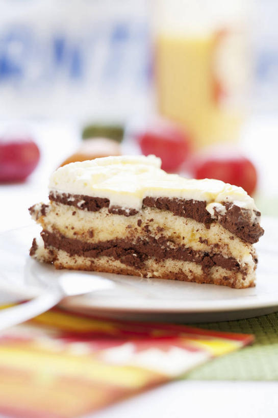 点心,无人,竖图,俯视,室内,特写,白天,下午茶,桌面,桌子,餐具,金属制品,复活节,阴影,节日,朦胧,模糊,庆祝,反射,金属,木制,叉子,刀叉,刀子,碟子,盘,影子,蛋,食品,文化,食物,糕点,盘子,木制品,碟,庆典,纪念,餐刀,彩蛋,餐叉,复活节彩蛋,进餐用具,彩图,高角度拍摄,蛋糕