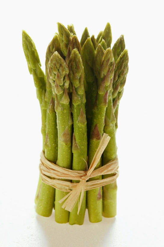 无人,竖图,俯视,室内,特写,白天,白色背景,桌面,桌子,芦笋,蔬菜,阴影,新鲜,反射,木制,影子,食品,食物,绿色,木制品,绳子,摄影,有机食品,绿色食品,影棚,绳索,猪尾巴,药鸡豆子,石刁柏,蚂蚁杆,龙须菜,狼尾巴根,彩图,高角度拍摄,影棚拍摄,拍摄