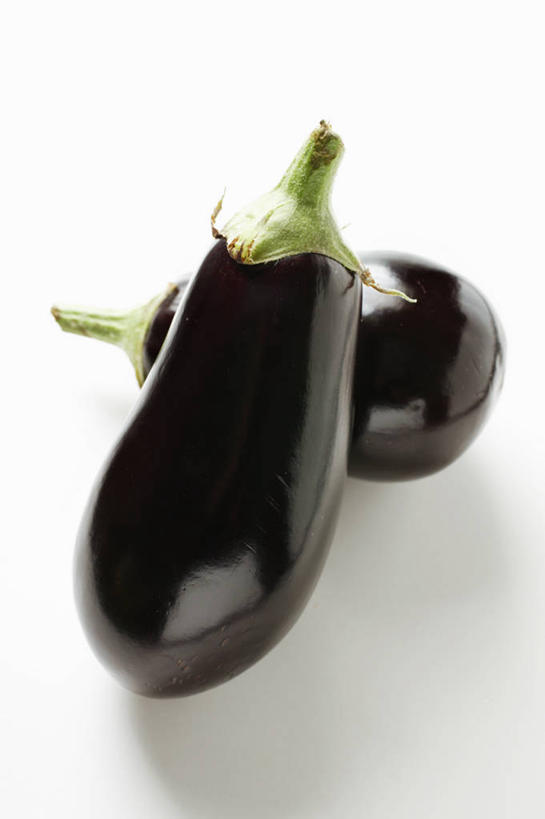 无人,竖图,俯视,室内,特写,白天,白色背景,桌面,桌子,茄子,蔬菜,阴影,新鲜,反射,木制,影子,食品,食物,两个,紫色,木制品,摄影,有机食品,绿色食品,影棚,落苏,酪酥,昆仑瓜,矮瓜,彩图,高角度拍摄,影棚拍摄,拍摄