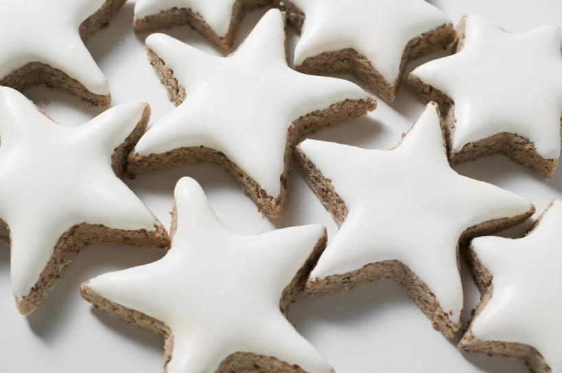 点心,无人,横图,俯视,室内,特写,白天,白色背景,餐桌,桌子,圣诞节,许多,阴影,节日,庆祝,反射,影子,星星,食品,曲奇,很多,文化,食物,白色,饼干,零食,庆典,星形,摄影,影棚,餐台,纪念,五角形,曲奇饼,曲奇饼干,五角星,彩图,高角度拍摄,影棚拍摄,拍摄