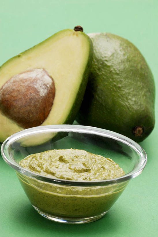 无人,竖图,俯视,室内,特写,白天,餐桌,桌子,水果,玻璃,切开,绿色背景,阴影,新鲜,反射,影子,调料,酱料,酱汁,生食,佐料,食品,果实,调味品,调味料,酱,玻璃制品,食物,两个,一个,绿色,容器,碗,酪梨,切,鳄梨,摄影,有机食品,绿色食品,影棚,单个,餐台,储藏,油梨,储存,剖面,切面,樟梨,牛油果,彩图,高角度拍摄,影棚拍摄,拍摄,贮存