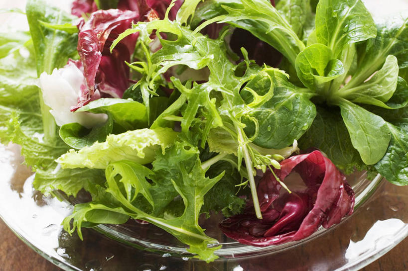 无人,横图,俯视,室内,特写,白天,餐桌,桌子,蔬菜,椰菜,卷心菜,叶子,玻璃,一堆,阴影,堆叠,堆积,新鲜,反射,影子,紫甘蓝,生食,蔬菜沙拉,沙拉,食品,绿叶,色拉,沙律,紫包菜,玻璃制品,食物,一个,绿色,紫色,容器,碗,嫩叶,赤甘蓝,甘蓝,有机食品,绿色食品,单个,餐台,色拉酱,储藏,堆,储存,千岛酱,紫椰菜,芝麻菜,德国芥菜,火箭生莱,芸芥,芝麻叶,紫花南芥,紫圆白菜,叶,叶片,结球甘蓝,红甘蓝,甘兰,包心菜,彩图,高角度拍摄,贮存