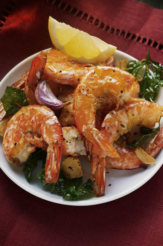 海鲜,无人,竖图,俯视,室内,特写,白天,烧烤,餐桌,桌子,柑橘,洋葱,水果,叶子,阴影,新鲜,装饰,反射,布料,影子,陶瓷,生食,虾,食品,果实,绿叶,烤架,陶瓷制品,烤肉,布纹,水产,大虾,海洋生物,桌布,食物,一个,餐巾,容器,台布,碗,嫩叶,铁架,有机食品,绿色食品,对虾,单个,餐台,储藏,华丽,修饰,点缀,配菜,储存,玉葱,水生动物,海产品,水生物,海底动物,斑节虾,衬托,美观,雅致,雅观,东方对虾,中国对虾,叶,叶片,橘子,桔子,橙子,橙,圆葱,洋葱头,球葱,葱头,彩图,高角度拍摄,贮存