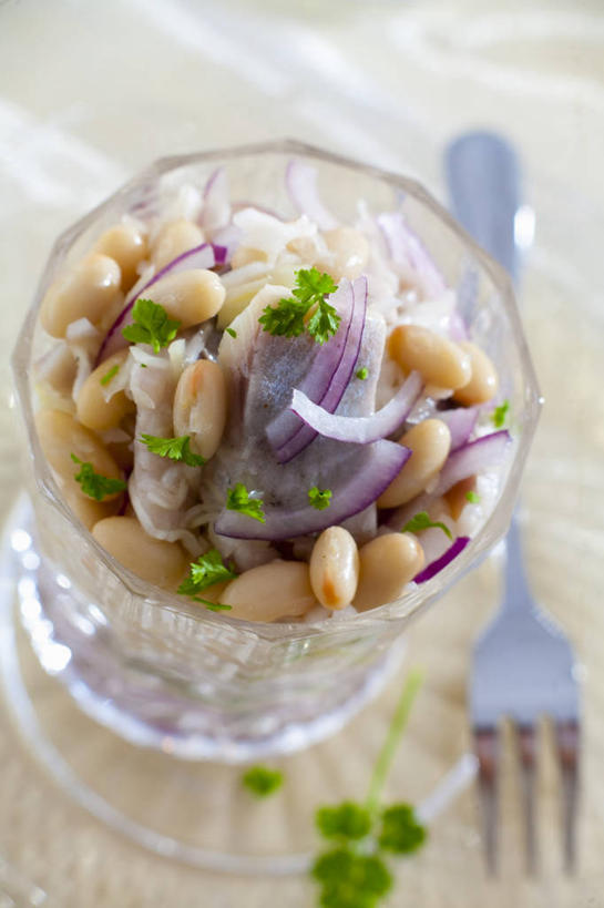 海鲜,无人,竖图,俯视,室内,特写,白天,植物,餐桌,桌子,苹果,豆,蔬菜,洋葱,餐具,水果,玻璃,一堆,阴影,堆叠,堆积,朦胧,模糊,新鲜,反射,叉子,影子,豆类,豆子,生食,蔬菜沙拉,沙拉,食品,色拉,水产,沙律,海洋生物,玻璃制品,食物,两个,容器,碗,有机食品,绿色食品,餐台,色拉酱,储藏,堆,鲱鱼,储存,玉葱,水生动物,海产品,千岛酱,水生物,海底动物,餐叉,豆科,太平洋鲱鱼,进餐用具,圆葱,洋葱头,球葱,葱头,彩图,高角度拍摄,贮存