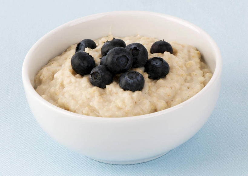 无人,横图,俯视,室内,特写,白天,早餐,餐桌,桌子,浆果,蓝莓,水果,一堆,许多,阴影,堆叠,堆积,蓝色背景,新鲜,反射,影子,陶瓷,谷物,生食,食品,果实,陶瓷制品,很多,美食,饮食,食物,一个,容器,碗,保健,摄影,有机食品,绿色食品,影棚,单个,餐台,储藏,堆,麦片,储存,山都柿,蓝浆果,蓝靛果,彩图,高角度拍摄,影棚拍摄,拍摄,贮存