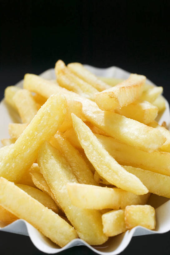 无人,竖图,俯视,室内,特写,白天,烹饪,西餐,餐桌,桌子,蔬菜,土豆,一堆,许多,阴影,堆叠,堆积,黑色背景,新鲜,反射,影子,纸盒,料理,食品,很多,薯条,菜肴,美食,盒子,食物,一个,包装盒,快餐,西式,摄影,佳肴,有机食品,绿色食品,影棚,单个,餐台,堆,西式快餐,垃圾食品,馍馍蛋,洋芋,山药蛋,马铃薯,彩图,高角度拍摄,影棚拍摄,拍摄