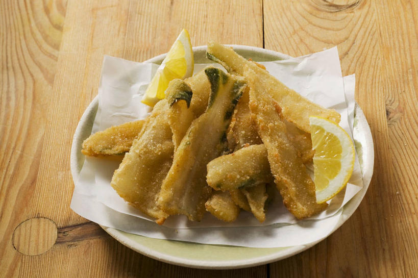 点心,面包,无人,横图,俯视,室内,特写,白天,烹饪,西餐,餐桌,桌子,柠檬,蔬菜,餐具,水果,阴影,新鲜,反射,碟子,盘,影子,生食,料理,食品,面点,果实,蔬果,菜肴,美食,食物,糕点,一个,盘子,碟,西式,佳肴,有机食品,绿色食品,单个,餐台,牛皮菜,厚皮菜,厚合菜,莙达菜,莙荙菜,根达菜,恭菜,观达菜,益母果,柠果,彩图,高角度拍摄