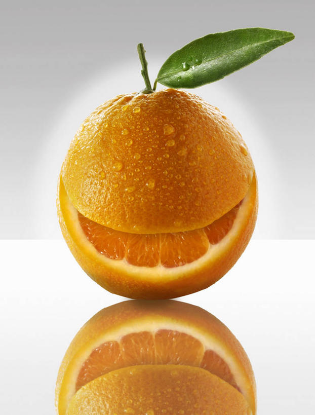 无人,竖图,室内,特写,白天,白色背景,正面,水,餐桌,桌子,柑橘,水果,叶子,切开,阴影,新鲜,反射,液体,影子,水滴,生食,食品,果实,绿叶,食物,一个,切,橙色,嫩叶,摄影,有机食品,绿色食品,影棚,单个,餐台,剖面,切面,叶,叶片,橘子,桔子,橙子,橙,彩图,影棚拍摄,拍摄