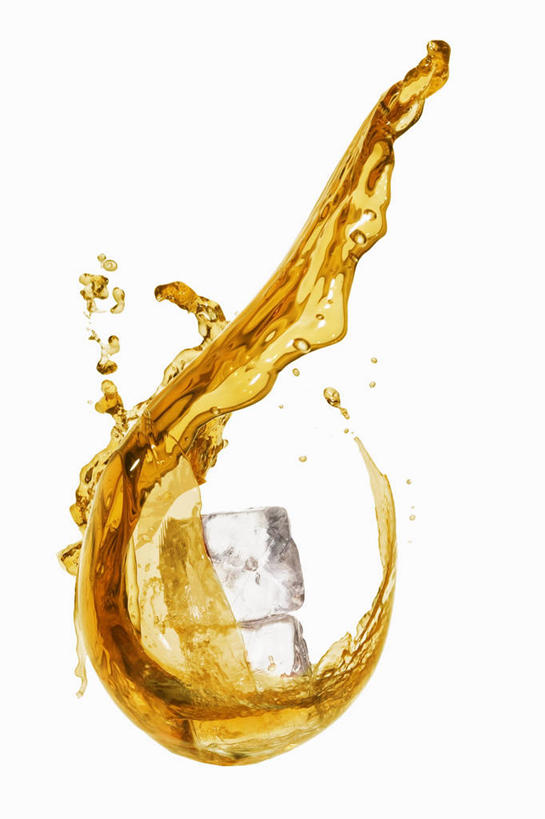 威士忌,无人,竖图,俯视,室内,特写,白天,白色背景,水,餐桌,桌子,杯子,阴影,飞溅,溅,反射,液体,影子,冰,水滴,冰块,酒类,冷冻,玻璃制品,酒,水珠,饮料,一个,水杯,寒冷,摄影,影棚,冷藏,单个,餐台,冰冷,喷洒,保鲜,烈酒,玻璃杯,彩图,高角度拍摄,影棚拍摄,拍摄