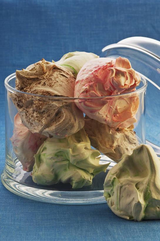 点心,无人,竖图,俯视,彩色,室内,特写,白天,下午茶,餐桌,桌子,玻璃,一堆,许多,阴影,堆叠,堆积,蓝色背景,反射,影子,食品,很多,玻璃制品,食物,糕点,一个,容器,碗,摄影,影棚,单个,餐台,储藏,堆,储存,彩图,高角度拍摄,影棚拍摄,拍摄,贮存,蛋糕