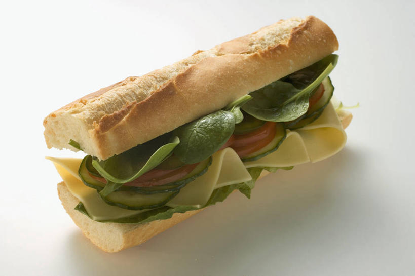 点心,面包,奶酪,无人,横图,俯视,室内,特写,白天,白色背景,烹饪,西餐,餐桌,桌子,黄瓜,蔬菜,西红柿,阴影,新鲜,反射,影子,干酪,起司,三明治,料理,食品,面点,芝士,营养,法国面包,菜肴,美食,食物,糕点,一个,快餐,乳酪,西式,摄影,佳肴,有机食品,绿色食品,影棚,单个,餐台,法棍,长棍面包,乳制品,发酵,西式快餐,三文治,法式长棍面包,青瓜,胡瓜,番茄,彩图,高角度拍摄,影棚拍摄,拍摄