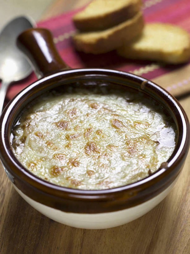 点心,面包,奶酪,无人,竖图,俯视,室内,特写,白天,餐桌,桌子,蔬菜,洋葱,一堆,阴影,堆叠,堆积,朦胧,模糊,新鲜,反射,影子,勺子,陶瓷,干酪,起司,食品,面点,陶瓷制品,芝士,营养,食物,糕点,两个,容器,调羹,汤匙,碗,乳酪,有机食品,绿色食品,餐台,储藏,堆,乳制品,储存,玉葱,发酵,圆葱,洋葱头,球葱,葱头,彩图,高角度拍摄,贮存