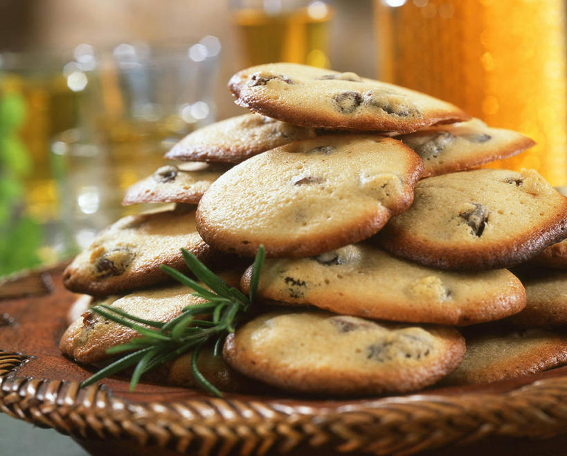 点心,无人,横图,俯视,室内,特写,白天,餐桌,桌子,葡萄,餐具,叶子,一堆,许多,阴影,堆叠,堆积,朦胧,模糊,反射,碟子,盘,影子,食品,绿叶,曲奇,很多,食物,一个,盘子,碟,饼干,零食,嫩叶,葡萄干,单个,餐台,堆,曲奇饼,曲奇饼干,乌珠木,叶,叶片,山葫芦,蒲桃,草龙珠,彩图,高角度拍摄