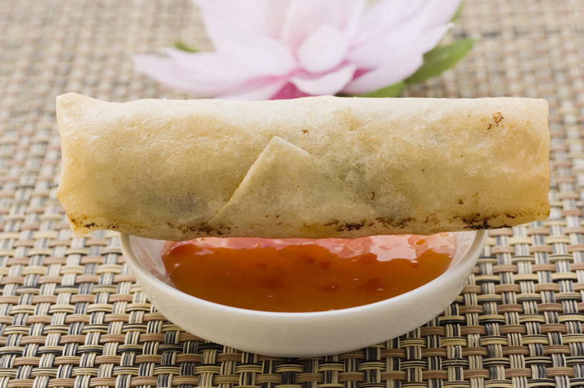 点心,无人,横图,俯视,室内,特写,白天,餐桌,桌子,阴影,朦胧,模糊,盛开,反射,影子,陶瓷,调料,酱料,酱汁,佐料,料理,食品,面点,陶瓷制品,调味品,调味料,花蕾,酱,春卷,美食,花,花瓣,花朵,鲜花,食物,一朵,一个,粉色,容器,碗,花苞,花蕊,中式,单个,餐台,储藏,储存,薄饼,春饼,彩图,高角度拍摄,贮存