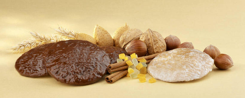 点心,无人,横图,室内,特写,白天,正面,农作物,小麦,餐桌,桌子,阴影,黄色背景,反射,影子,核桃,调味,谷物,香料,佐料,食品,糖,糖果,坚果,甜点,甜品,果实,肉桂,曲奇,食物,饼干,甜食,干果,零食,巧克力,摄影,麦子,影棚,餐台,朱古力,配料,曲奇饼,桂皮,曲奇饼干,胡桃,巧克力曲奇,作料,官桂,牡桂,筒桂,香桂,玉桂,羌桃,彩图,影棚拍摄,拍摄