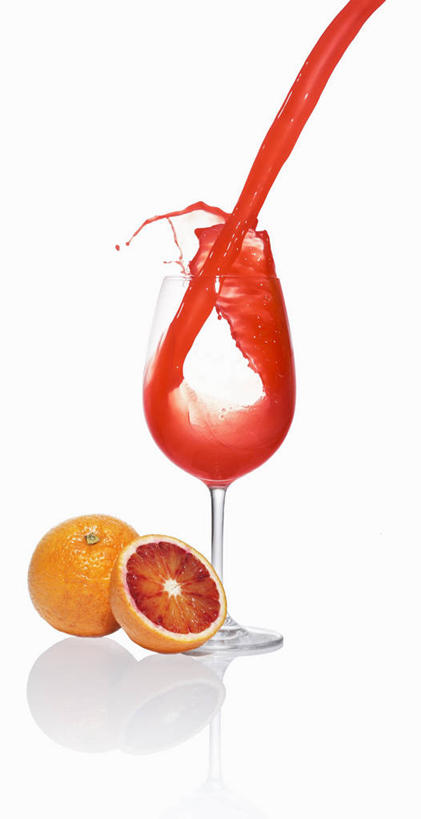 果汁,无人,竖图,室内,特写,白天,白色背景,正面,水,餐桌,桌子,柑橘,杯子,水果,阴影,飞溅,新鲜,溅,反射,液体,影子,水滴,生食,橙汁,食品,果实,饮品,玻璃制品,水珠,食物,饮料,两个,水杯,摄影,有机食品,绿色食品,影棚,餐台,可口,喷洒,横截面,剖面,适口,截面,截面图形,玻璃杯,橘子,桔子,橙子,橙,彩图,影棚拍摄,拍摄