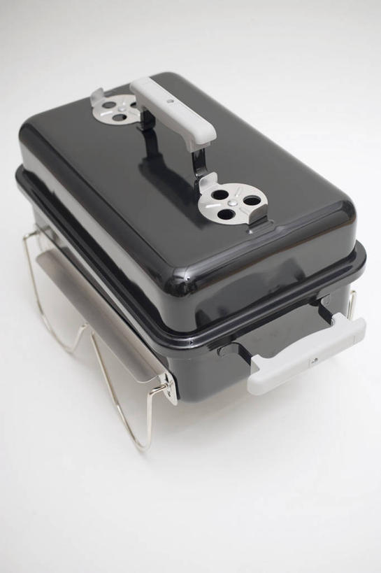 无人,竖图,俯视,室内,特写,白天,白色背景,烧烤,餐桌,桌子,静物,阴影,反射,影子,烤架,烤肉,一个,容器,铁架,摄影,影棚,单个,餐台,储藏,储存,彩图,高角度拍摄,影棚拍摄,拍摄,贮存