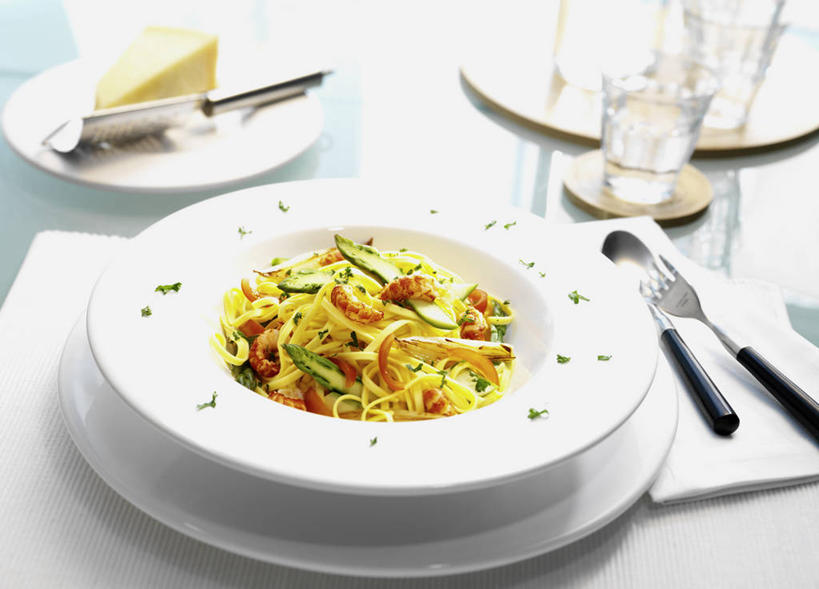 面食,面条,蟹,奶酪,意大利面,无人,横图,俯视,室内,特写,白天,西餐,餐桌,桌子,芦笋,蔬菜,餐具,一堆,许多,阴影,堆叠,堆积,新鲜,反射,螃蟹,布料,叉子,刀叉,刀子,碟子,盘,影子,陶瓷,面,肉,干酪,起司,料理,食品,陶瓷制品,芝士,营养,布纹,肉类,桌布,食物,白色,盘子,餐巾,容器,碟,台布,碗,乳酪,西式,摄影,有机食品,绿色食品,影棚,餐台,小龙虾,储藏,堆,乳制品,储存,餐刀,发酵,肉食,餐叉,淡水小龙虾,红螯虾,克氏原螯虾,剌蛄,进餐用具,猪尾巴,药鸡豆子,石刁柏,蚂蚁杆,龙须菜,狼尾巴根,彩图,高角度拍摄,影棚拍摄,拍摄,贮存