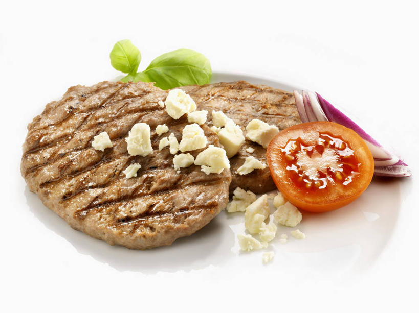 无人,横图,俯视,室内,特写,白天,白色背景,烹饪,西餐,餐桌,桌子,蔬菜,西红柿,小番茄,洋葱,两块,阴影,新鲜,反射,影子,肉,牛排,牛肉,料理,食品,菜肴,美食,肉类,食物,红色,西式,摄影,佳肴,有机食品,绿色食品,影棚,餐台,玉葱,肉食,小西红柿,樱桃小番茄,珍珠小番茄,圆葱,樱桃番茄,洋葱头,圣女果,球葱,番茄,葱头,彩图,高角度拍摄,影棚拍摄,拍摄