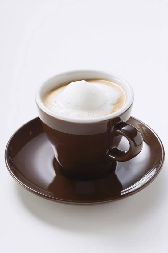 咖啡,无人,竖图,俯视,室内,特写,白天,白色背景,幸福,餐桌,桌子,杯子,餐具,阴影,反射,瓷器,碟子,盘,影子,卡布奇诺,咖啡杯,陶瓷制品,一杯,娱乐,饮料,一个,盘子,碟,享受,休闲,温馨,放松,乐趣,摄影,影棚,单个,餐台,提神,舒适,瓷杯,醒脑,软饮料,卡布奇诺咖啡,彩图,高角度拍摄,影棚拍摄,拍摄