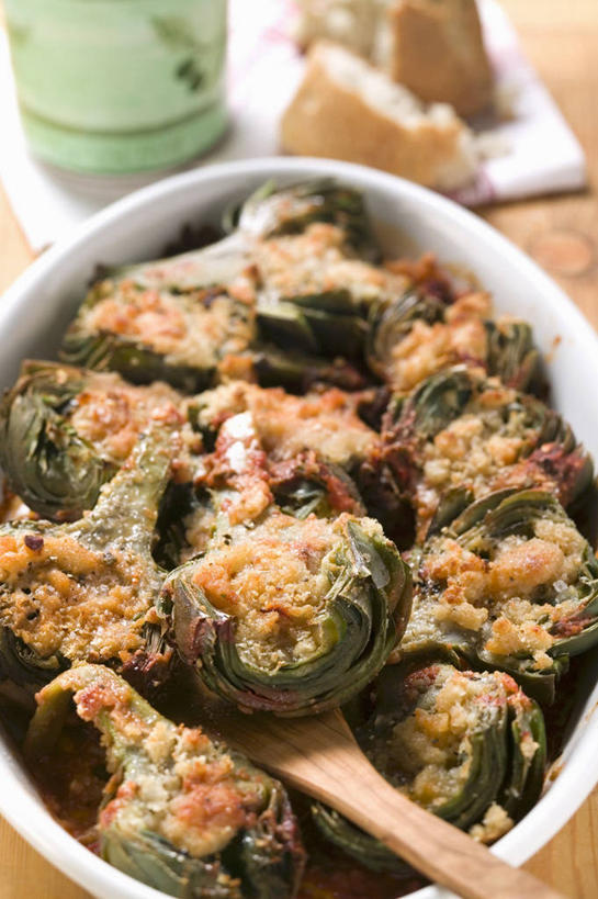 点心,面包,无人,竖图,俯视,室内,特写,白天,烹饪,西餐,餐桌,桌子,一堆,许多,阴影,堆叠,堆积,反射,布料,影子,勺子,陶瓷,朝鲜蓟,料理,食品,面点,陶瓷制品,布纹,菜肴,美食,桌布,食物,糕点,白色,餐巾,容器,调羹,台布,汤匙,碗,洋蓟,西式,佳肴,餐台,储藏,堆,储存,彩图,高角度拍摄,贮存,菜蓟,法国百合,球洋蓟,蔬菜之皇,洋百合