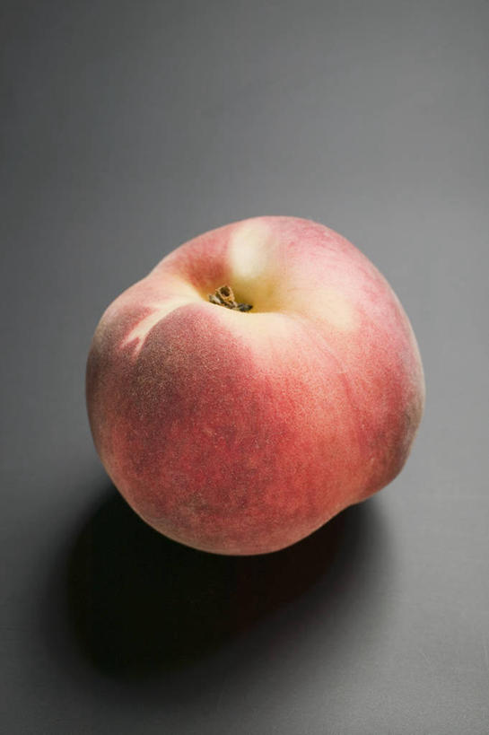 无人,竖图,俯视,室内,特写,白天,餐桌,桌子,桃子,水果,阴影,灰色背景,新鲜,反射,影子,生食,食品,果实,食物,一个,摄影,有机食品,绿色食品,影棚,单个,餐台,肺果,彩图,高角度拍摄,影棚拍摄,拍摄