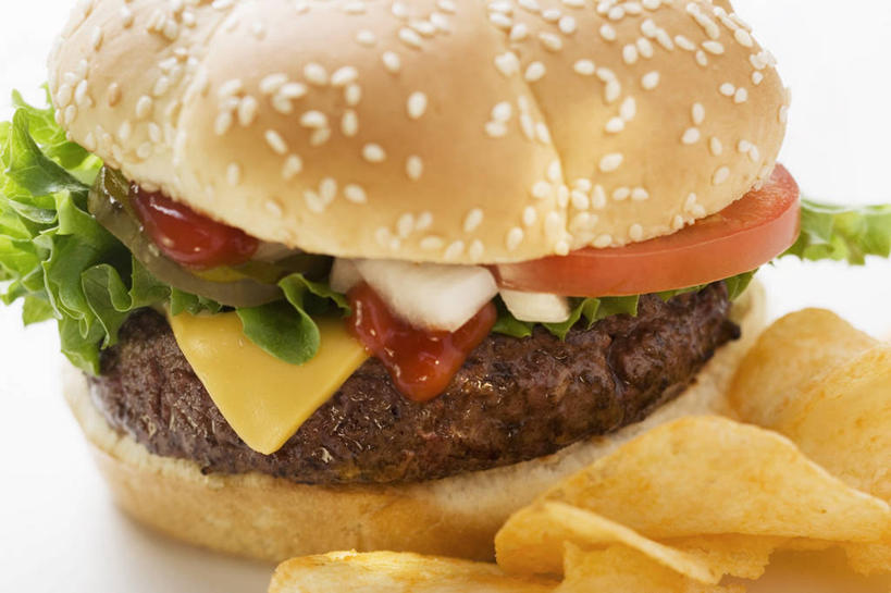 点心,面包,无人,横图,俯视,室内,特写,白天,白色背景,烹饪,西餐,餐桌,桌子,蔬菜,西红柿,阴影,新鲜,反射,影子,莴苣,莴笋,调料,酱料,酱汁,茄汁,肉,芝麻,佐料,汉堡,牛肉,料理,食品,面点,调味品,调味料,番茄酱,酱,菜肴,美食,肉类,食物,糕点,一个,红色,快餐,西式,摄影,佳肴,有机食品,绿色食品,影棚,单个,餐台,肉食,西式快餐,垃圾食品,香笋,脂麻,胡麻,白麻,巨胜子,千金菜,油麻,番茄,彩图,高角度拍摄,影棚拍摄,拍摄